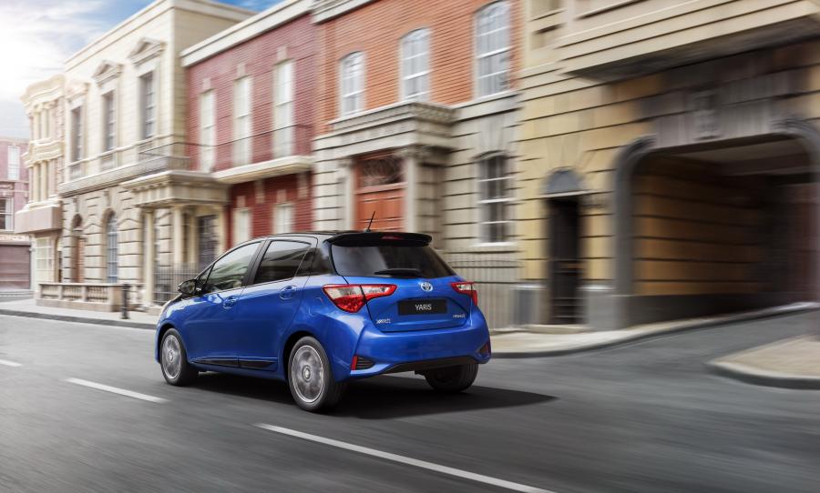  Toyota Yaris Hybrid Bi-Tone 2017 года  (фото 8 из 42)